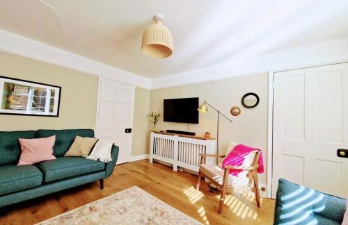 Cheerful 3 bed Grade II Central Cottage - Foto 13