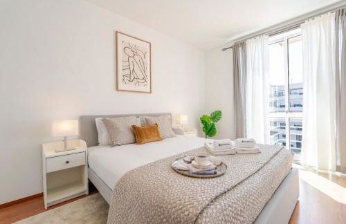 Bright Flat with Balcony & Garage by HostWise - Foto 7