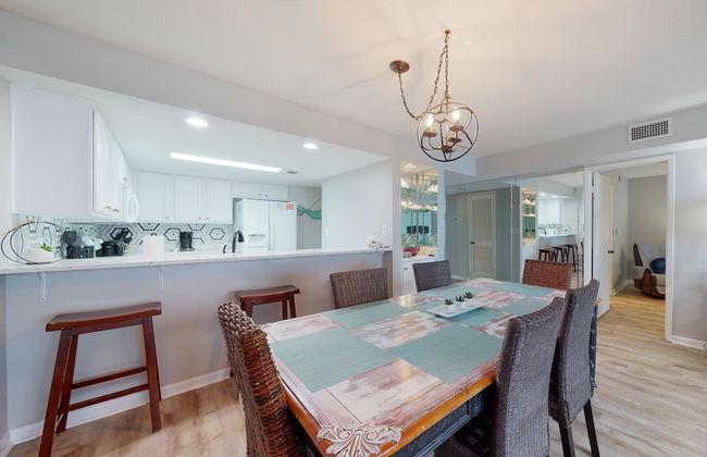 Romar Tower Condos - Photo 17