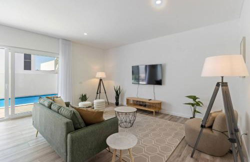 Modern Villa with Private Pool Near Baleal Beach - Photo 3