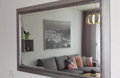 Well-equipped apartment with free parking - Photo 12