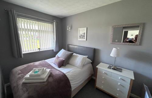 Dog Friendly Beachside Cottage Kessingland with private parking - Photo 3