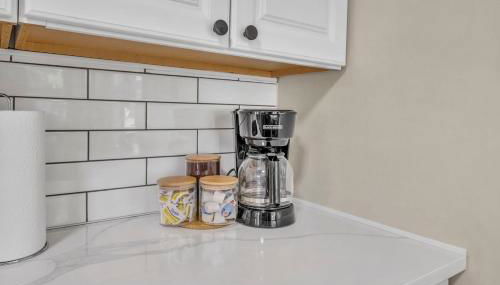 Fenced & Pet-Friendly! Modern 2BR Retreat! CLE-BW - Foto 5