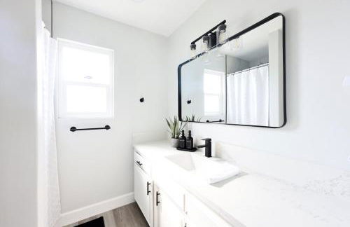 Family Friendly Southwest Bakersfield Retreat with Jacuzzi and Fenced Yard - Photo 29