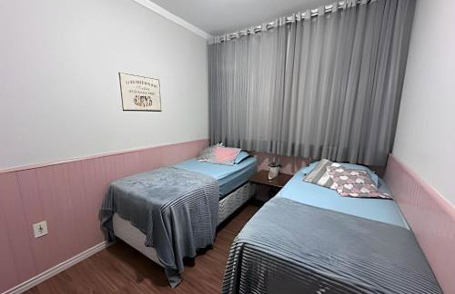 Quartos na Casa do Rosa - Piscina Aquecida - Churrasqueira - SJBV - Foto 7