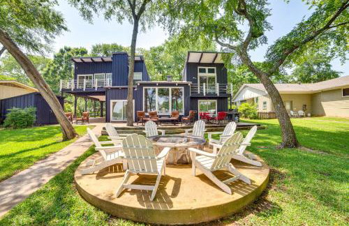 Live Lake Life! Enchanted Oaks Gem with Private Dock - Foto 1