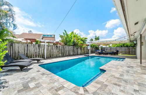 Bright and Comfy 5 Star Location with a Heated Pool - Photo 1