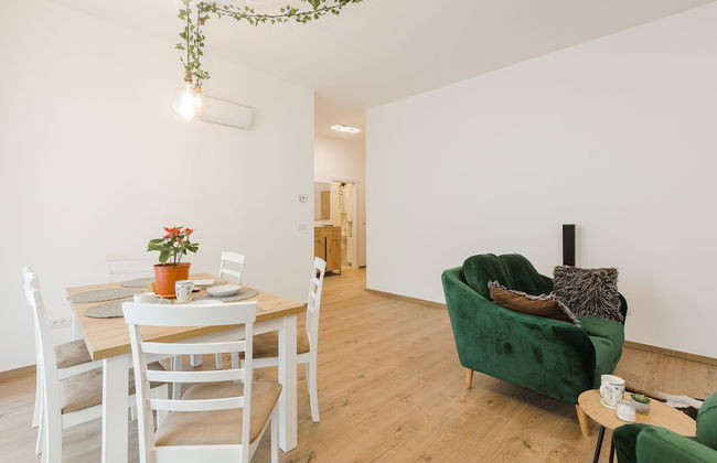 Essenza Charming Two BedRoom Apartment - Photo 24