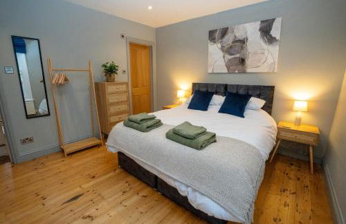 4 Bedroom Winchester Town House, central, parking - Foto 1