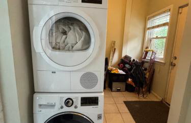 Large DUPLEX Apt 2Bdrm 1Den-Metro - Photo 37
