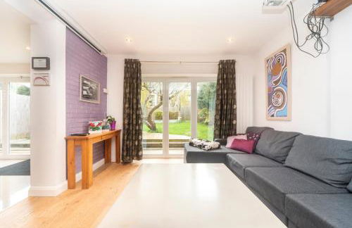 6 bedrooms beautiful home 3 bathrooms, quiet location with garden near Legoland Windsor Heathrow - Foto 9