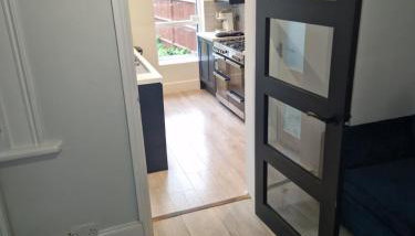 Modern 5 bedroom house with parking, London - Foto 2