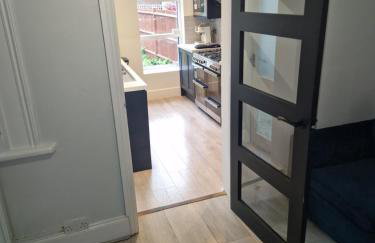 Modern 5 bedroom house with parking, London - Foto 2