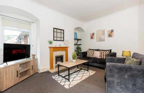 Charming and comfortable property by Our Home Short Stays very spacious with super fast WiFi close to the Metro Centre and Newcastle City Centre - Foto 1