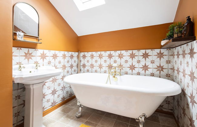 Host Stay Bankfoot Cottage - Photo 10