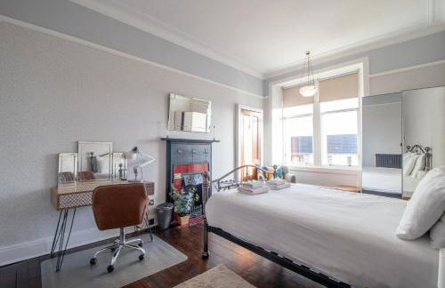 Beautiful, traditional 2 bed flat w free parking - Pass the Keys - Photo 39