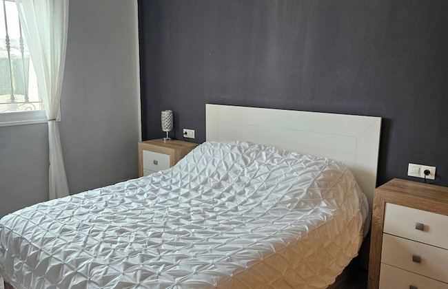 Villa - Sleeps 4 - Pool - Patio - Parking - Photo 12