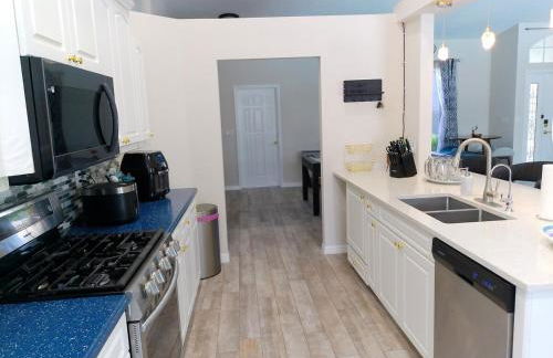 Villa Varona Resort, Heated Pool, Ping-Pong, Pool Table, Fire Pit and Pergola - Foto 61