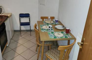 Halle, TOP -PREISE, große 79 qm SD FeWo, EG, wahlweise mit 1- 3 DZ, inklusiv TV Lounge, Küche, Bad WC Einfach und gut, Langzeitmieter VB Preise - Foto 32