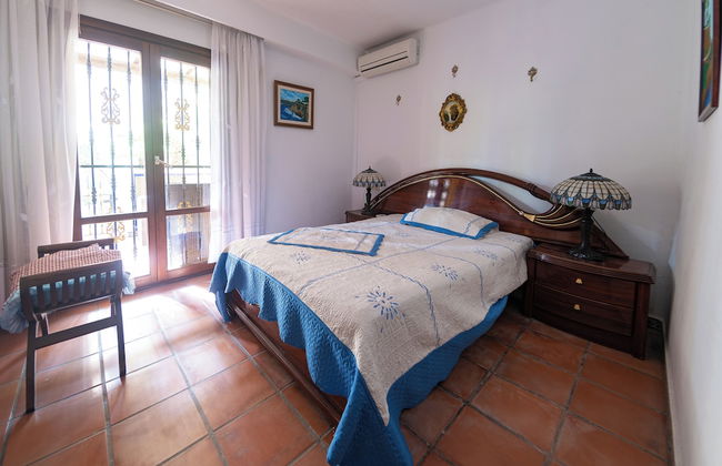 Comfortable Spacious Family House, Large Terrace and Garden, Beach and Bars - Foto 2