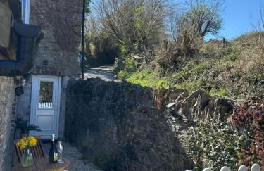 Cute Cornish Cottage - Photo 2