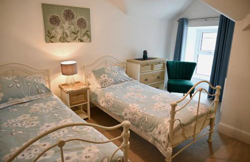 Bay View, Sleeps 18, 7 Bedrooms, 7 Bathrooms, Seafront, Criccieth - Foto 36