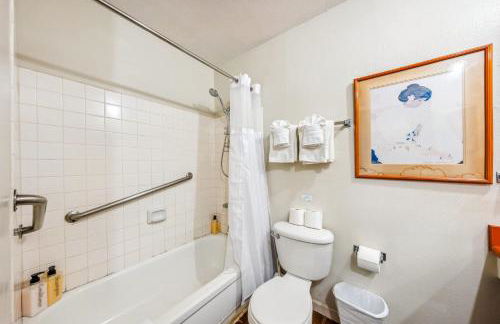 Beachfront Bungalow Walk to Ocean & Restaurants - Foto 68