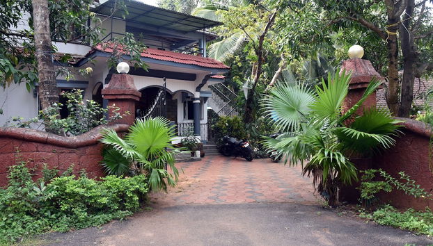 Check-in/check-out kiosk