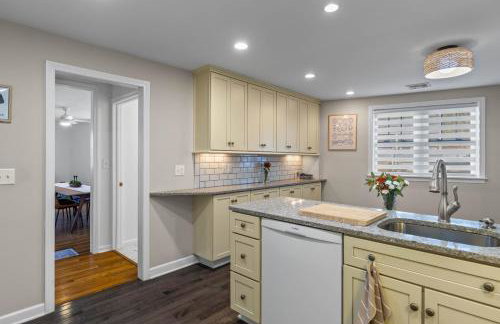 New England Nest - Modern 2BR Home with EV Charger - Foto 10