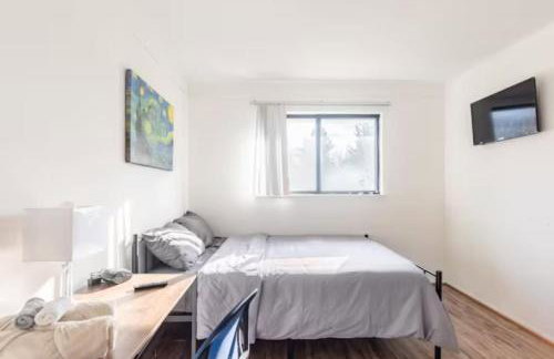 Spacious peaceful rm in home No Car No problem - Foto 6