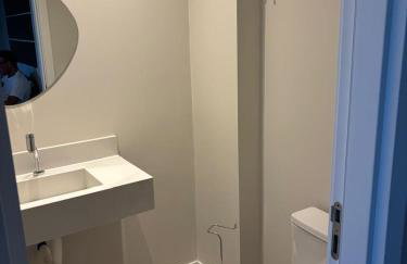 Apto Elegante com Localização Privilegiada e Rooftop incrível - Foto 16