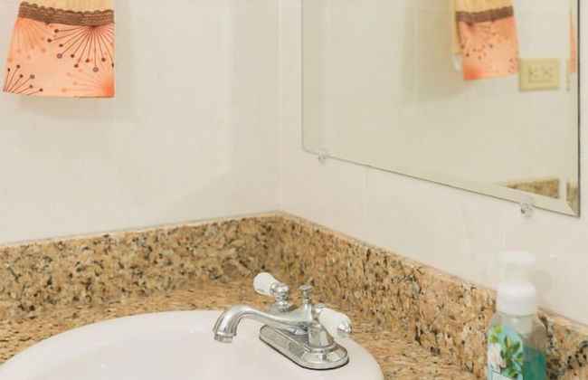 New Kingston Guest Apt at Fairway - Foto 18