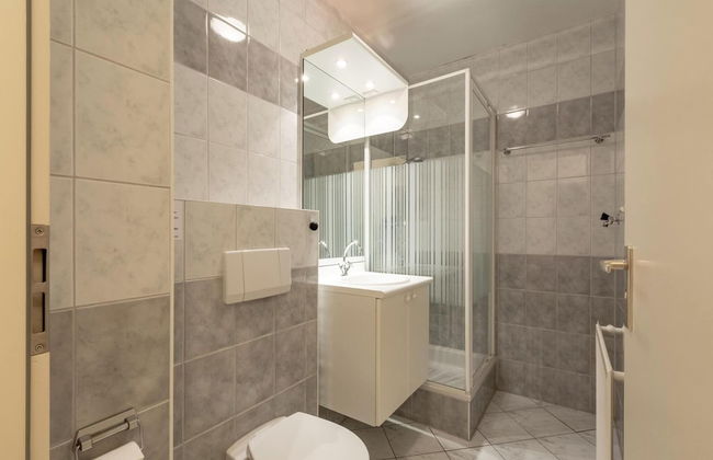 An Apartment That is Attractively Furnished - Foto 79