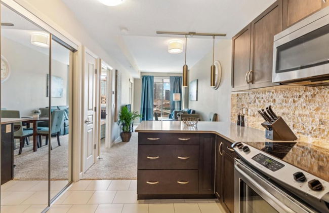 Modern DT Condo Balcony Parking Gym Hot Tub - Foto 22