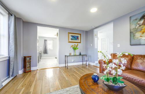 half Mi to Dtwn and Harbor Park Home with Large Yard! - Foto 5