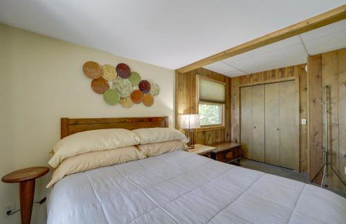 21 Mi to Slopes! Torch Lake Home with Private Beach - Foto 21
