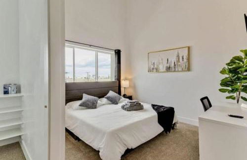 3 Min to DT - 2 Car Garage - Lux Townhome - King Bed - Foto 8