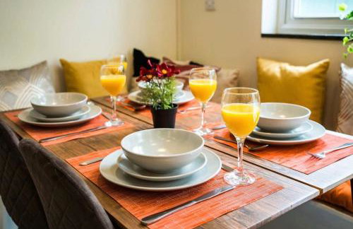 Where Style & Convenience Combine- Photo ID Required - Foto 5