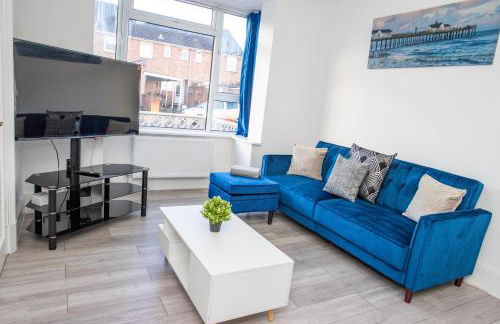 Sunny 3BR Home Near Portsmouth Park - Photo 28