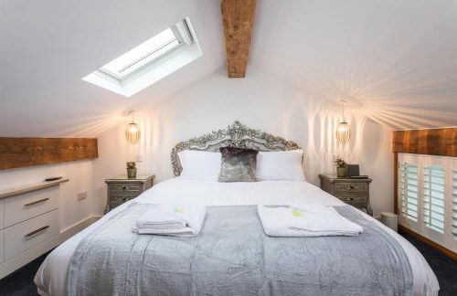 The Penthouse, Opposite Sale Metrolink, Includes Free Parking - Photo 17