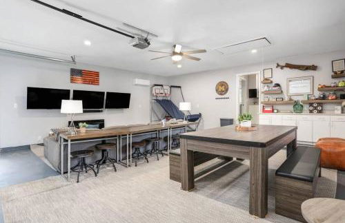 Lakefront Luxury with Private Beach, Sleeps 14 - Foto 34