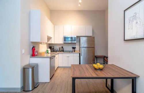 McCormick Oasis with Balcony, Optional Parking, Patio and Gym Sleeps 6 Near McCormick Place, Grant Park, Soldier Field & Museum Campus - Foto 14