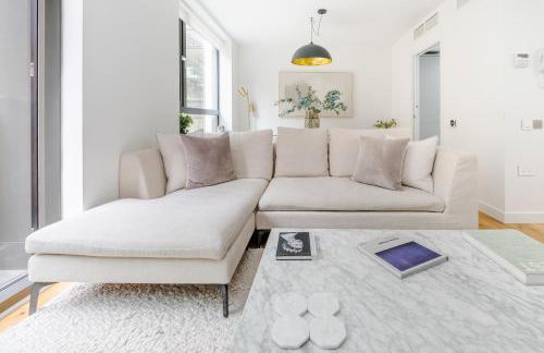 Luxury Central Mayfair Townhouse with A/C 3BR 3BA - Photo 10