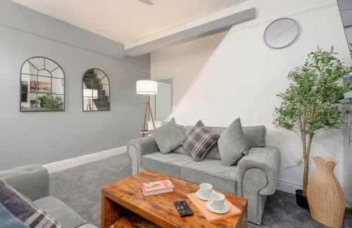 Family-Friendly 2-Bed Home with Games & Fireplace - Foto 7