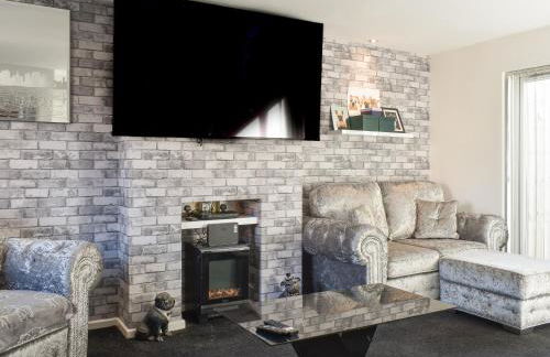 The Hawthorns - Photo 2