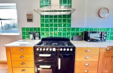 Stunning 7 Bedroom Escape Near New Forest and Beach - Large Garden - Serene Setting - Sleeps 14 - Foto 61