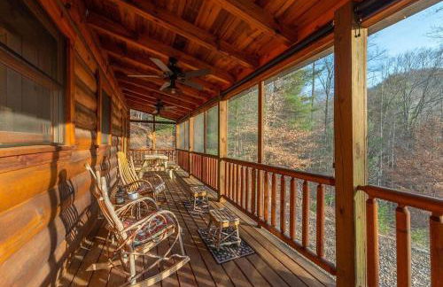 Fully Stocked Cabin Retreat w/ Game Room & Pond! - Foto 19