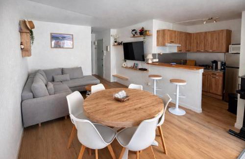 Climatisé et Spacieux avec Terrasse, Centre Port et Proche Mer - 6 Personnes - Foto 1