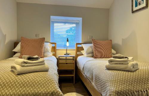 Cottage - Sleeps 6 - Garden & Parking - Photo 6