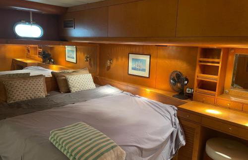 Waterfront Cozy two bedrooms - Photo 7